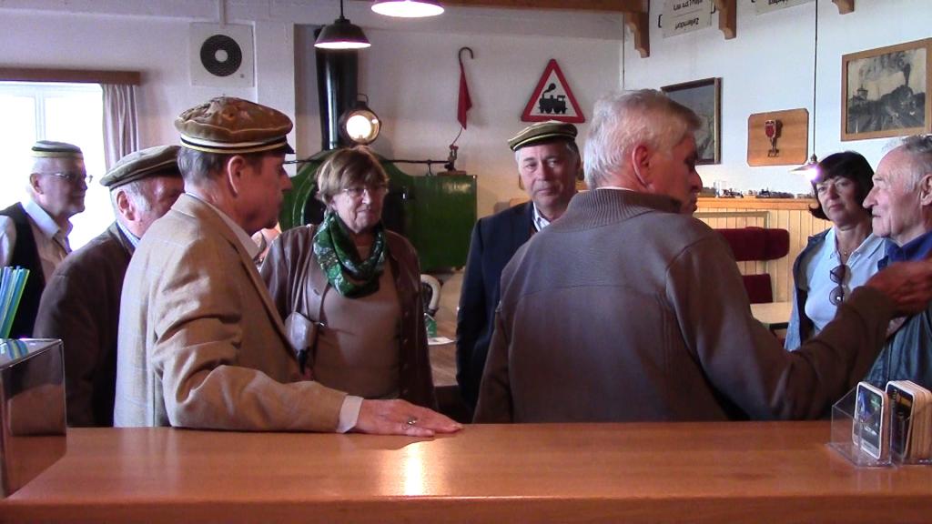 Im ehemaligen Wartesaal des Bahnhofs Siegmundsherberg
