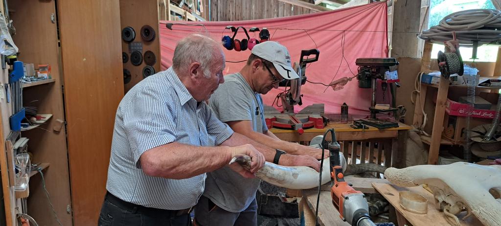 beeindruckendes Horn wird bearbeitet