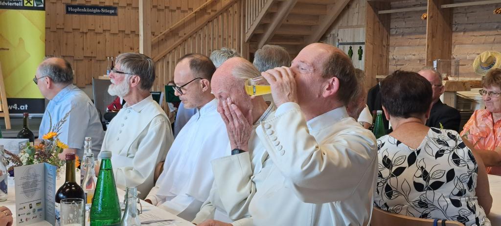 Blick auf die Preisträger, ganz links Bischof Dr. Krautwaschl