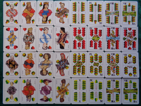 Doppeldeutsches Blatt mit 32 Karten und kroatischem Hintergrund by Silverije