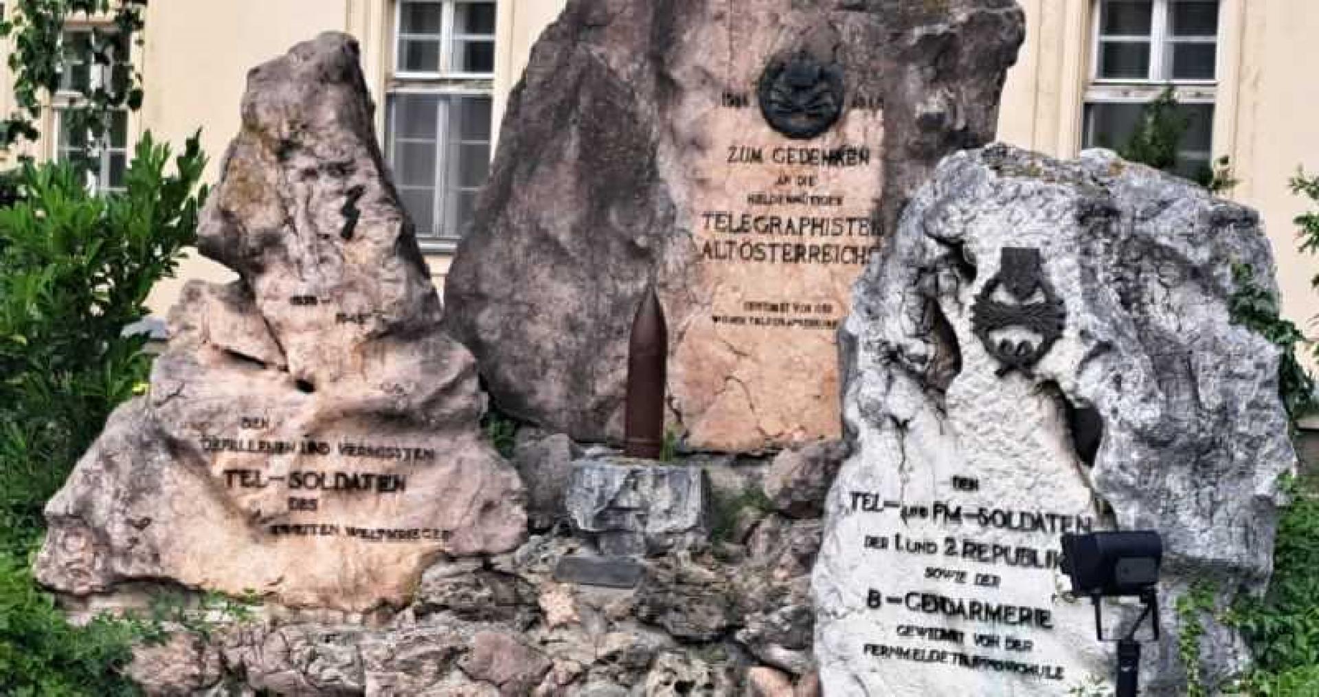 Gedenksteine für Gefallene Fernmelder Appellplatz Starhembergkaserne Starhembergkasere Appellplatz Gedenksteine Ausschnitt 2024